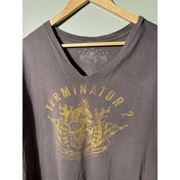 Universal Studios Discontinued Terminator 2 - V Neck T-Shirt Men's Size XL RARE - Picture 2 of 7